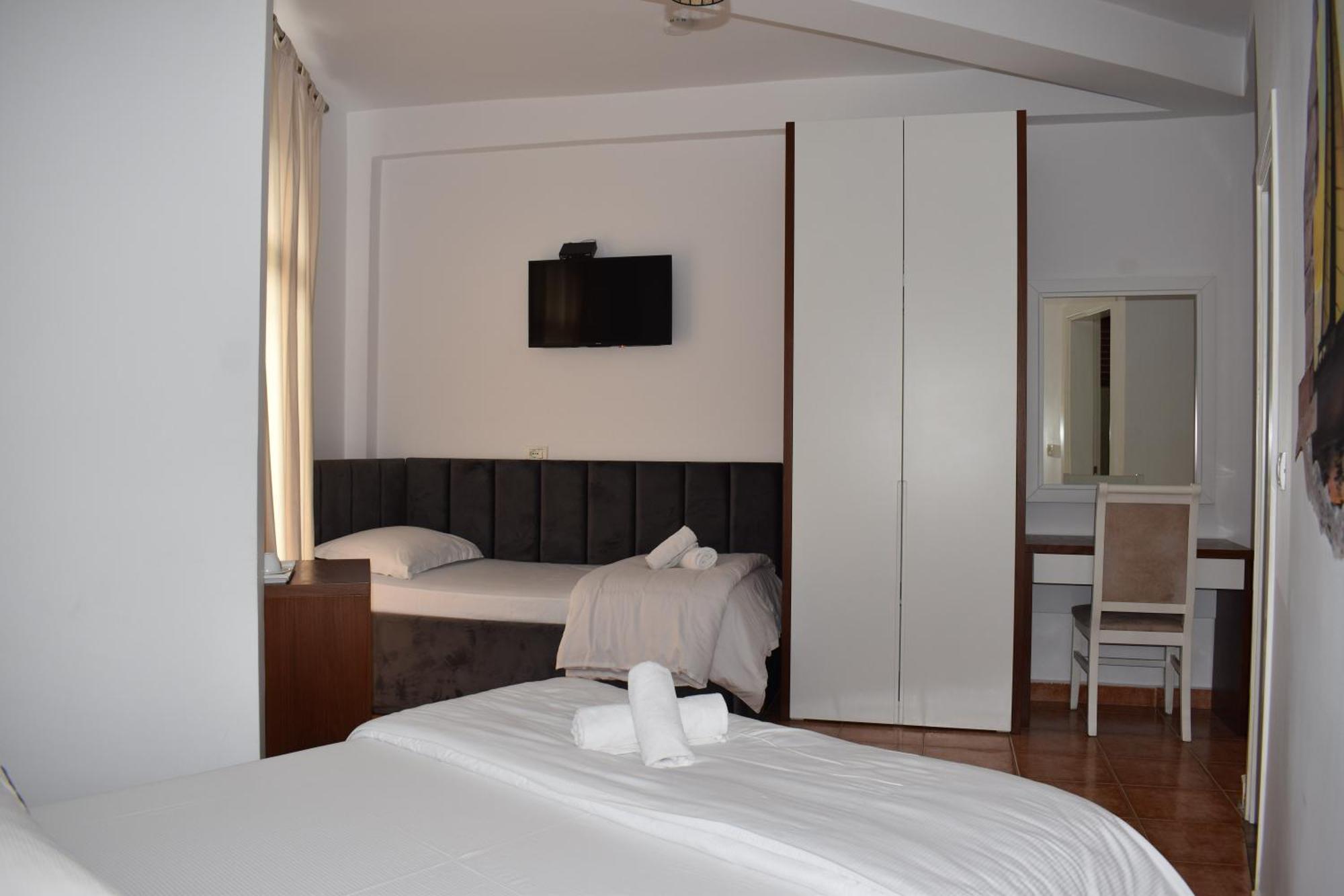 Cosmo Beach Hotel Durrës Exterior foto